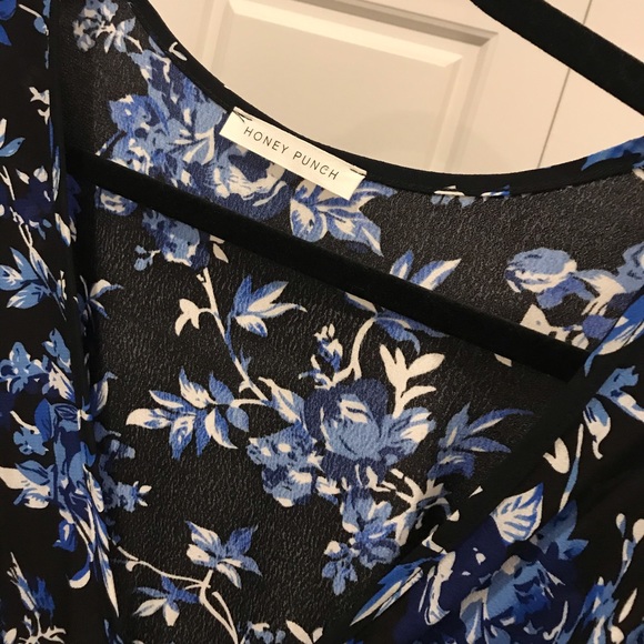 Long sleeved Wrap Dress - Picture 2 of 5